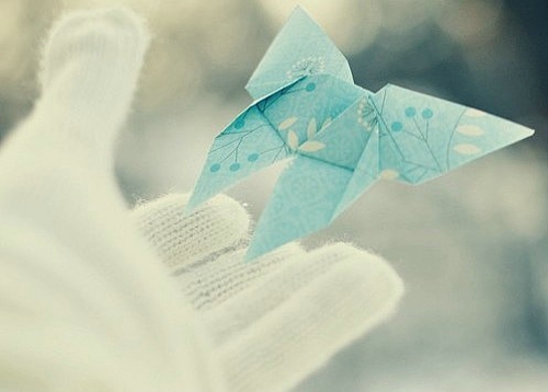 一個人感到孤獨(dú)寂寞時發(fā)的說說帶圖片 一個人只要學(xué)會了回憶就再不會孤獨(dú)5