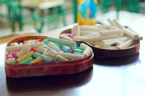 一個人感到孤獨(dú)寂寞時發(fā)的說說帶圖片 一個人只要學(xué)會了回憶就再不會孤獨(dú)14