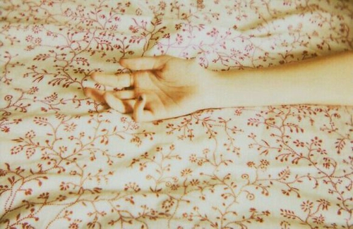 適合喜歡一個人時發(fā)的甜蜜愛情說說帶圖片 ?有你有我有吃的就又是美好的一天14