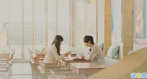 適合戀愛中的甜蜜發(fā)的說說帶圖片 我見過的全部風(fēng)景都抵不上你一句我想見你1