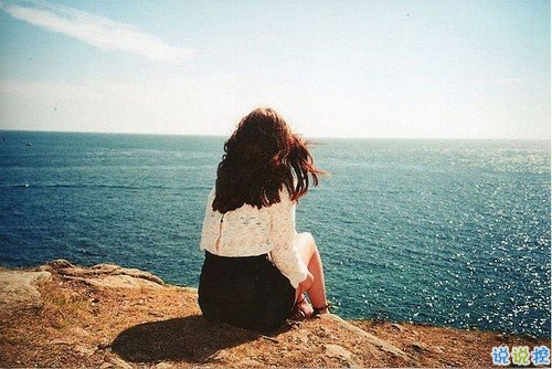 關(guān)于思念一個(gè)人的圖片說說 他藏在風(fēng)里藏在雨里藏在剛剛劃過的閃電和雷鳴里8