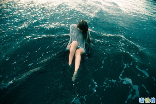 女生個(gè)性說說經(jīng)典霸氣帶圖片 知道自己不討喜那就乖一點(diǎn)9