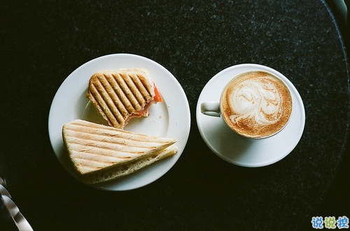 傷感心痛的說(shuō)說(shuō)帶圖片 一顆心已經(jīng)破碎的傷感說(shuō)說(shuō)4