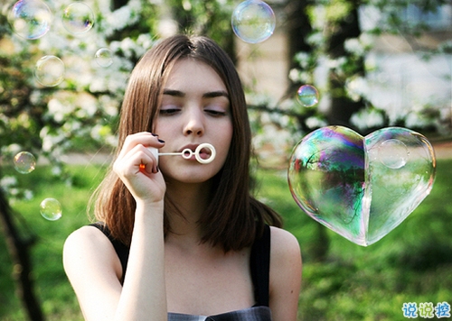 適合戀愛中的甜蜜發(fā)的說說帶圖片 我見過的全部風(fēng)景都抵不上你一句我想見你10