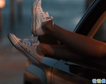 對(duì)愛情徹底失望的傷感說說帶圖片 一個(gè)人感到十分心累的傷感說說15