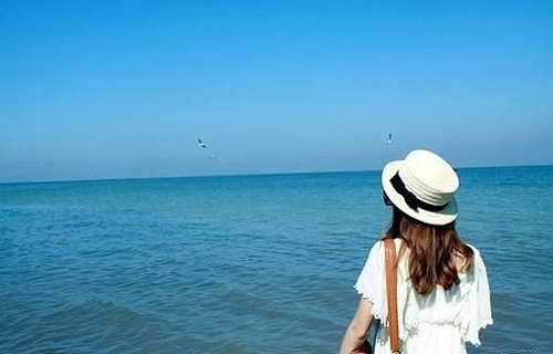 關(guān)于夏天的唯美文藝說說帶圖片 夏有彤云蔚然成風(fēng)2