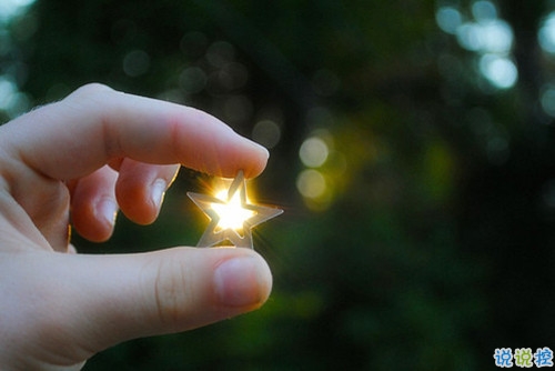 青春勵志經(jīng)典說說大全帶圖片 好聽又特別有哲理的一些話1