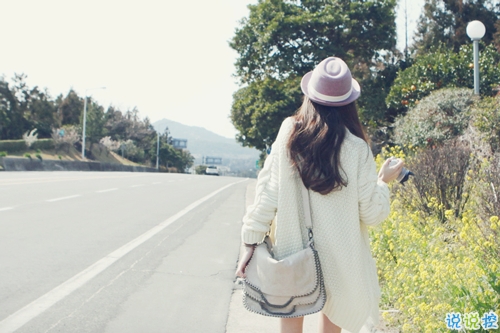 關(guān)于愛(ài)情簡(jiǎn)單精辟的一句話說(shuō)說(shuō)帶圖片 我和世界只差一個(gè)你16