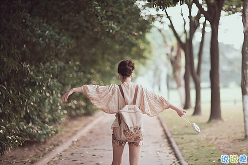 睡前一條朋友圈的經(jīng)典說說帶圖片 比愛更深刻經(jīng)典說說15