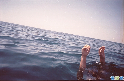 簡單而又唯美有哲理的英文說說帶圖片 你醒在別人的夢里16