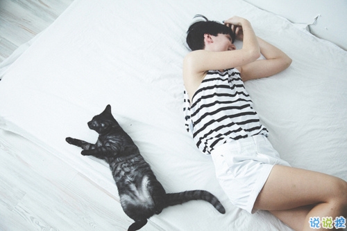 女生個(gè)性說說經(jīng)典霸氣帶圖片 知道自己不討喜那就乖一點(diǎn)8