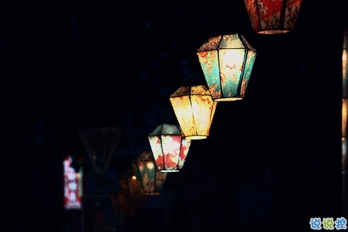 優(yōu)美說(shuō)說(shuō)唯美的句子配圖：海底月是天上月，只是鏡花水月1