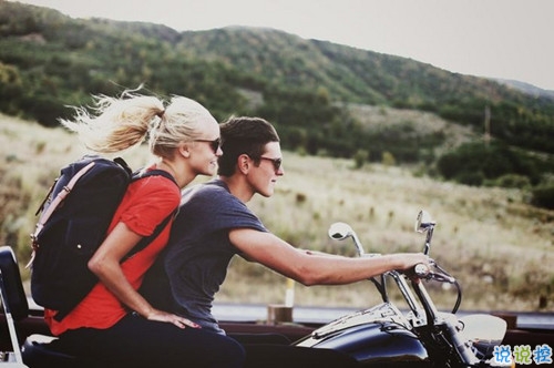 2018公布戀情的說(shuō)說(shuō)簡(jiǎn)單點(diǎn) 適合女生公布戀情的簡(jiǎn)短說(shuō)說(shuō)一句話1