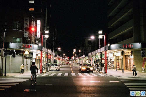 深夜孤獨的傷感說說帶圖片 莫名就感覺到傷感難過的說說4