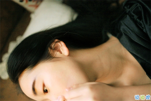 關(guān)于愛(ài)情簡(jiǎn)單精辟的一句話說(shuō)說(shuō)帶圖片 我和世界只差一個(gè)你13