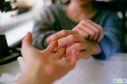 關(guān)于思念一個(gè)人的圖片說說 他藏在風(fēng)里藏在雨里藏在剛剛劃過的閃電和雷鳴里13