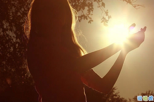 眼前人是心上人的關于感情的經典句子 一句話觸動你內心的愛情句子大全2