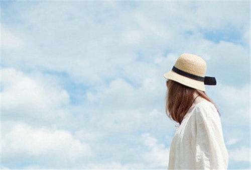 關(guān)于夏天的唯美文藝說說帶圖片 夏有彤云蔚然成風(fēng)12