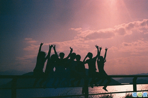 文字控關(guān)于青春成長的唯美說說和圖片 年華是一場無聲劇15