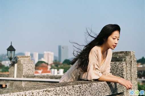 關(guān)于愛(ài)情簡(jiǎn)單精辟的一句話說(shuō)說(shuō)帶圖片 我和世界只差一個(gè)你8