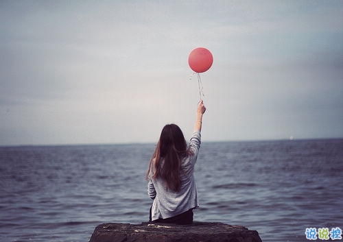 心疼一個人的愛情說說帶圖片 愛情總是讓人哭泣感到難過14