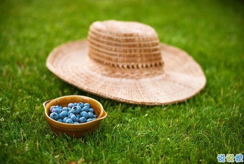 適合朋友圈發(fā)自拍的文案 女生發(fā)自拍的配文獨(dú)特有趣1