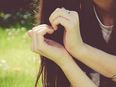 qq文藝傷感愛情說說帶圖片 這世界很大不刻意就不會再見了