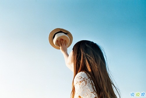 qq說說女生傷感心累了帶圖片 簡短一句話說說女生難過寂寞12