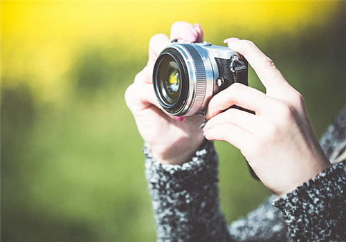 痛徹心扉的傷感愛情說說帶圖片 我在每個(gè)下雨天想起你9