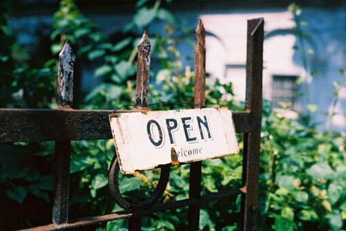 關(guān)于愛(ài)情的超傷感的說(shuō)說(shuō)帶圖片 我說(shuō)我要走你沒(méi)有挽留我也沒(méi)有回頭7