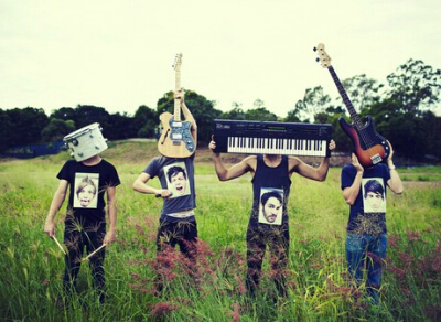 微信說(shuō)說(shuō)帶圖片：這個(gè)世界，看你二的人很多，陪你二的人很少6