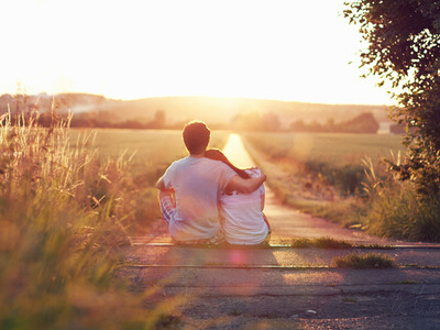 微信說(shuō)說(shuō)帶圖片：這個(gè)世界，看你二的人很多，陪你二的人很少1