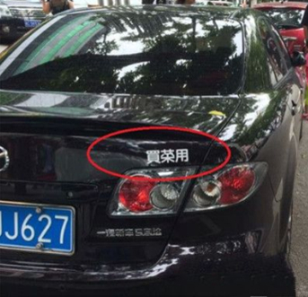 微信說(shuō)說(shuō)帶圖片：這個(gè)世界，看你二的人很多，陪你二的人很少8