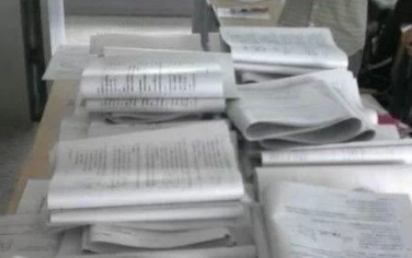 微信說(shuō)說(shuō)帶圖片：這個(gè)世界，看你二的人很多，陪你二的人很少7