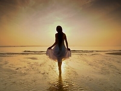 扣扣說(shuō)說(shuō)帶圖片：有些路很遠(yuǎn)，走下去會(huì)很累，可是，不走會(huì)后悔