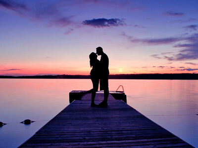 情侶說說帶圖片：碧海藍(lán)天白婚紗，還有我獨(dú)愛的他