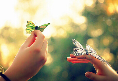 小清新說(shuō)說(shuō)帶圖片：如果他總為別人撐傘 ，你又何苦非為他等在雨