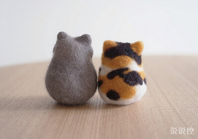 逗比說說帶圖片：太久沒牽手了，連拿個(gè)泡椒鳳爪都覺得溫柔