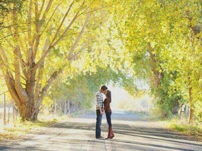 QQ愛(ài)情圖片說(shuō)說(shuō)：一年四季會(huì)有很多意外，但最迷人的還是遇見(jiàn)了你