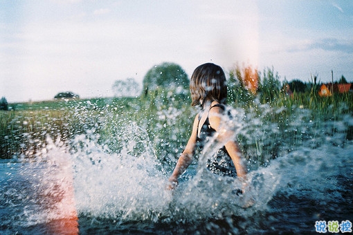 文字控關(guān)于青春成長的唯美說說和圖片 年華是一場無聲劇6