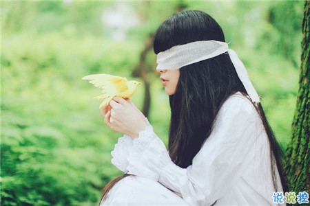 關(guān)于青春年華浪漫唯美的愛(ài)情句子 年少的笑漾著微光2