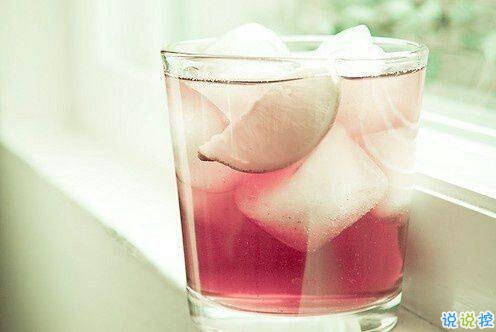 選擇放棄的傷感愛情說說帶圖片 描述對(duì)愛情感到無奈的說說5