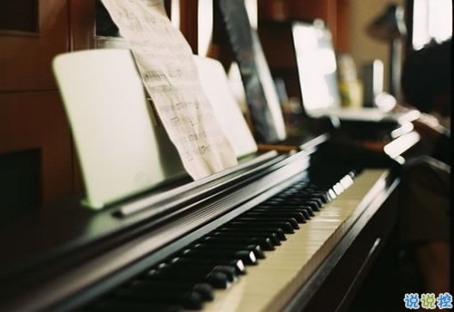 有關(guān)于戀愛(ài)的說(shuō)說(shuō)帶圖片2018最新說(shuō)說(shuō) 文字控大愛(ài)的愛(ài)情說(shuō)說(shuō)配圖3