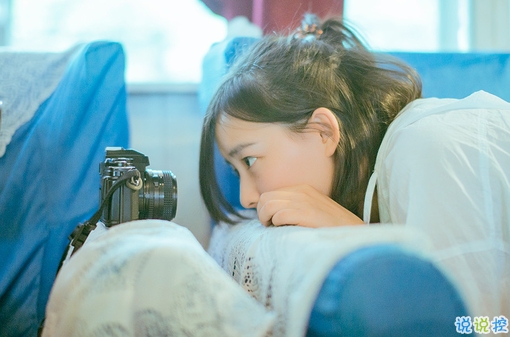 那些和青春夏天有關(guān)的唯美簡單小清新圖片句子 陽光傾落風(fēng)雨都不舍11