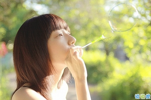 文藝簡單適合發(fā)空間說說的句子 我想寫給你的三行情書5