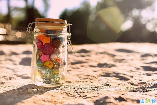 獨(dú)一無二朋友圈個(gè)性說說帶圖片 感謝相識不計(jì)消失回頭是狗13