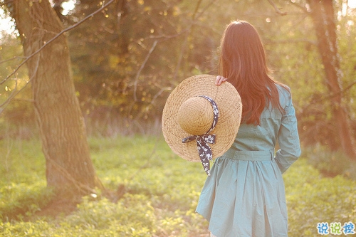 有時(shí)幸福又難過傷感的說說帶圖 暗戀是一個(gè)人的兵荒馬亂8