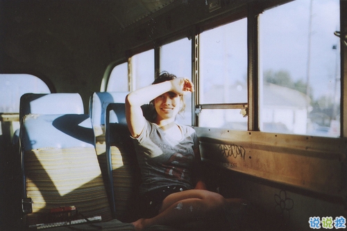 一個人掙扎的說說傷感心累帶圖片 睡不著心里不舒服的說說3