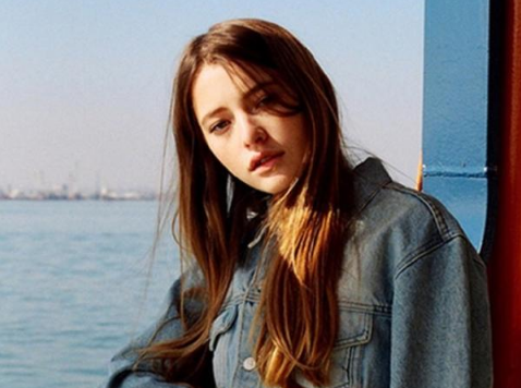 年少時(shí)期喜歡一個(gè)人的心情說說帶圖片 關(guān)于青春和成長10