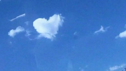 忽而夏至的悲傷日記的傷感說說配圖 你最美的青春都在陪他吃苦5